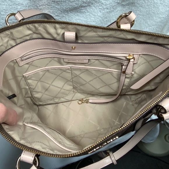 Michael Kors Sullivan Large Laptop Tote - Picture 7 of 14